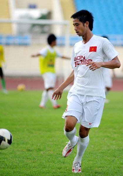 Anh cũng chính là cầu thủ Việt Nam duy nhất tính đến hiện nay từng có tên trong danh sách bình chọn Quả bóng Vàng châu Á do tạp chí Super (UAE) tổ chức bầu chọn.